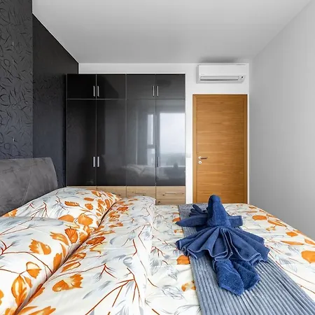 Panorama 1-bedroom On Floor 13 With View And Parking By Skyviews * Bratislava