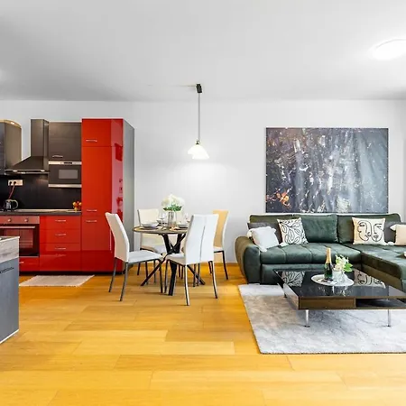 Panorama 1-bedroom On Floor 13 With View And Parking By Skyviews * Bratislava