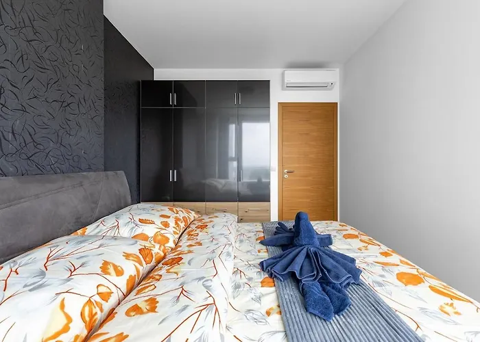 Panorama 1-Bedroom Apartment On Floor 13 With City View And Parking By Skyviews * Bratysława