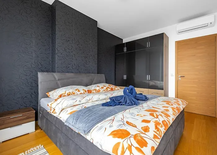 Panorama 1-Bedroom Apartment On Floor 13 With City View And Parking By Skyviews Apartament *