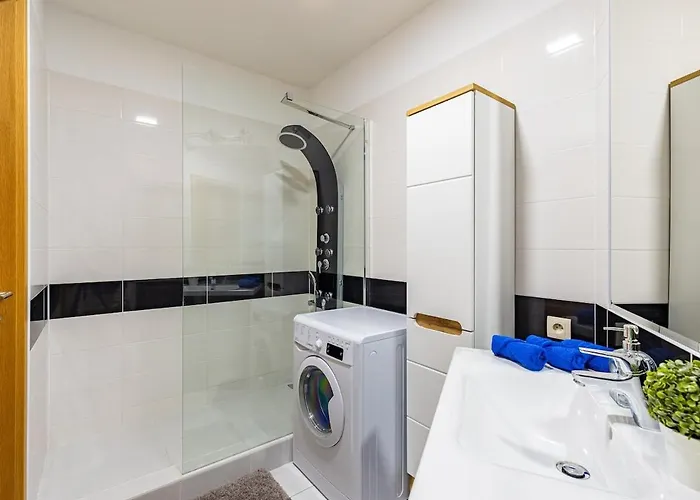 Panorama 1-Bedroom Apartment On Floor 13 With City View And Parking By Skyviews * Bratysława