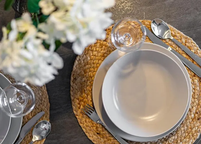 Panorama 1-Bedroom Apartment On Floor 13 With City View And Parking By Skyviews Apartament