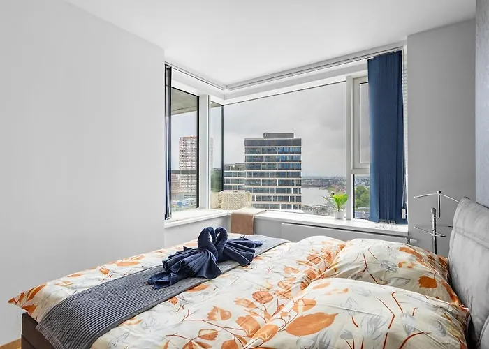 Panorama 1-Bedroom Apartment On Floor 13 With City View And Parking By Skyviews Apartmán *