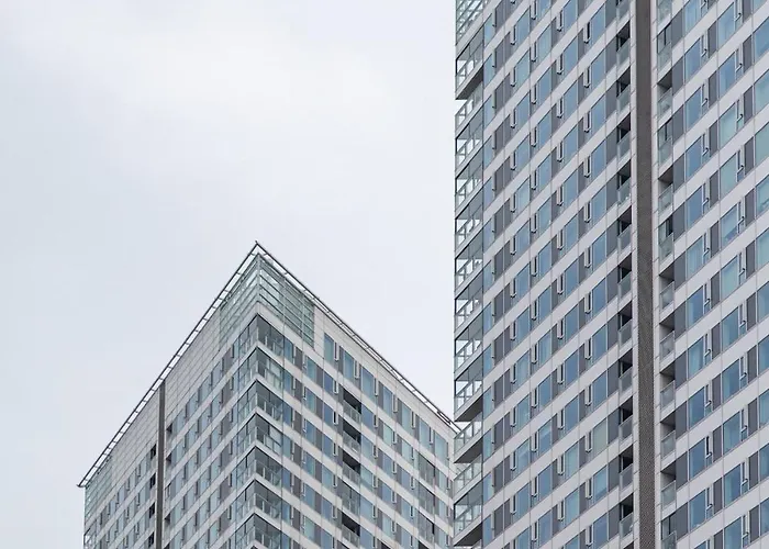 Panorama 1-Bedroom Apartment On Floor 13 With City View And Parking By Skyviews Apartament *