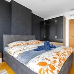Panorama 1-bedroom On Floor 13 With View And Parking By Skyviews Apartment *