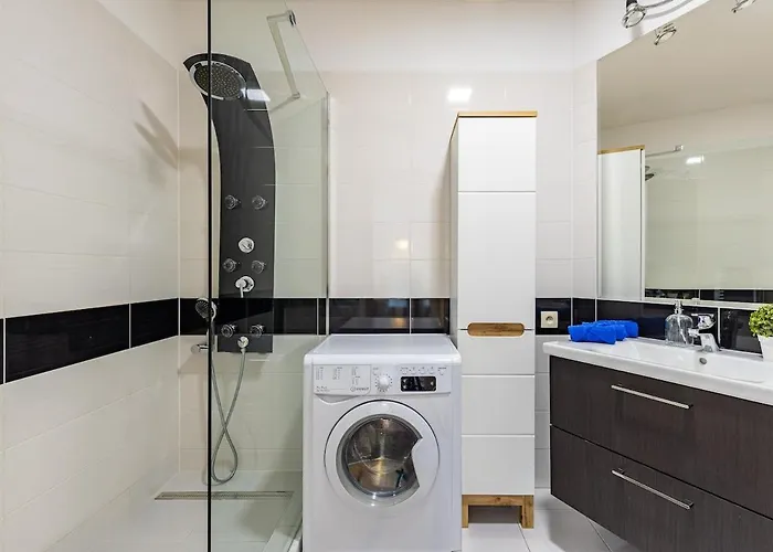 Panorama 1-Bedroom Apartment On Floor 13 With City View And Parking By Skyviews Daire