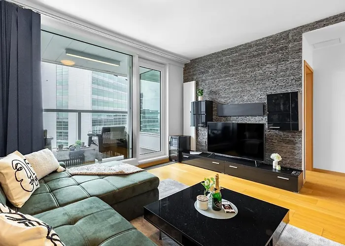 Panorama 1-Bedroom Apartment On Floor 13 With City View And Parking By Skyviews * Bratislava