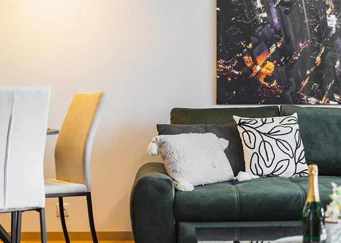 Panorama 1-Bedroom Apartment On Floor 13 With City View And Parking By Skyviews Daire Bratislava